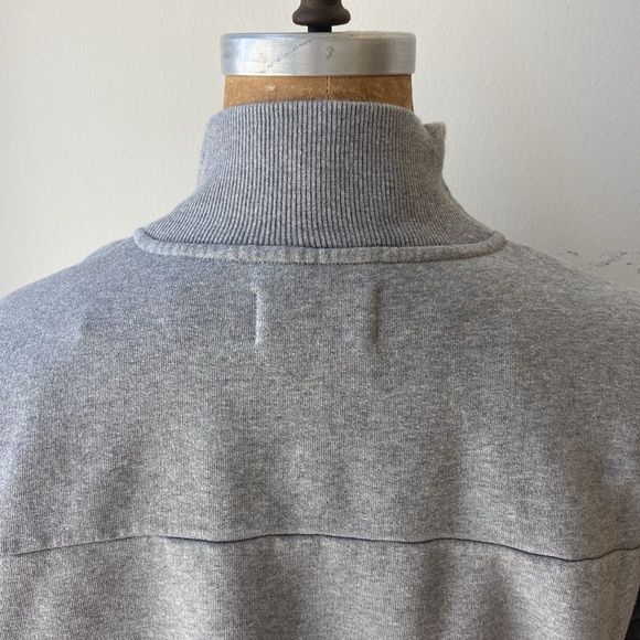 Everlane Sweatshirt Cropped Style with Zipper Front and Winged Ribbed Collar - Picture 3 of 9